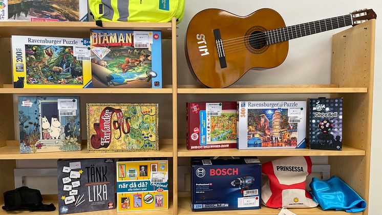 Låna spel, musikinstrument och verktyg på stadsbiblioteket