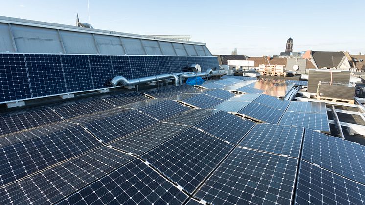 Sanierungspreis 16 Flachdach: Sanierung eines Geschäftshauses zu einem Energieplushaus in Bottrop