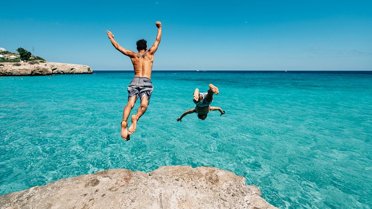 sun-and-sea-generic-beach-jump-summer