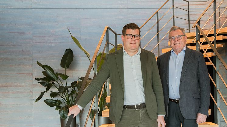 Jacob Nilsson, VD och koncernchef på Axjo Group, tillsammans med Stefan Jonsson, styrelseordförande i Axjo Group 
