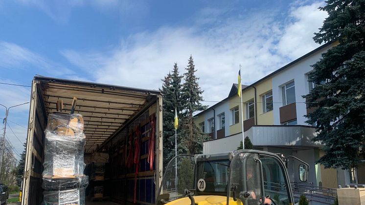 ACE Logistics_Dachser Finland_Unloading aid cargo_Bucha_Ukraine (1)
