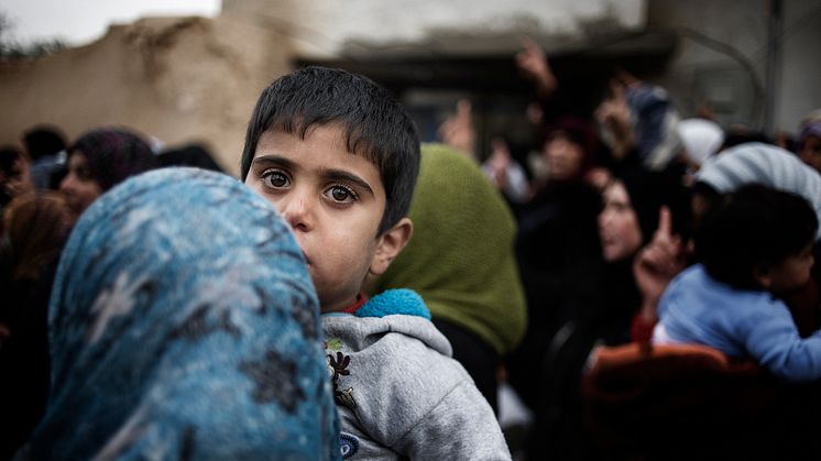 500 kvinnor och barn har evakuerats från belägrade Homs i Syrien