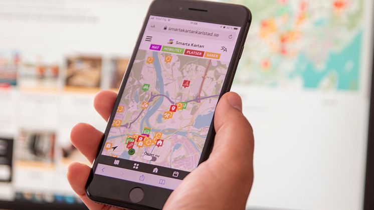 Smarta kartan i mobilen och på skärmen