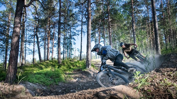 Nesodden sykkelklubb har laget sykkelpark i slalåmbakken. Nå får de støtte til utvidelse av terrengsykkelløypa i Brattbakken. (Foto: Katrine Lunke)