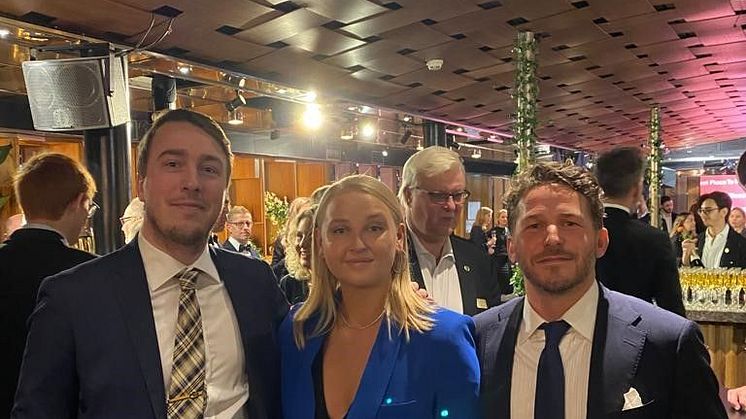 Här firar Simon Cederqvist, Sara Josefine Grahn & Erik Runestam 