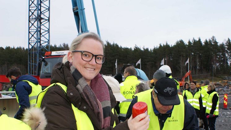 Blivande "Sigtuna stadsängsbor" bjöds på hamburgare och en förhandsvisning på det som kommer att bli deras nya hem i Bonavas kvarter Gretas glänta.