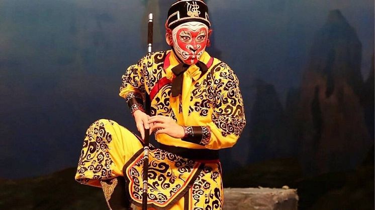 Yan Qinggu som Apkungen på Pekingoperan