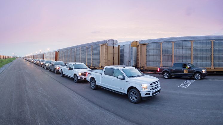 Se Fords amerikanske elbils-pickup trække over 450 ton