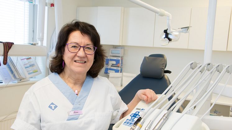 Den nyblivna specialisttandläkaren Lena Mårell har en lång erfarenhet som tandläkare i både Västerbottens inland och kustland.