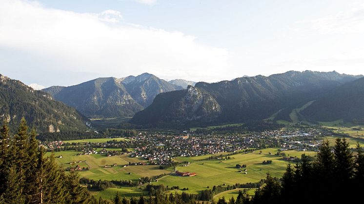 Oberammergau: Aussicht vom Aufacker über das Tal, Deutsche Alpenstraße