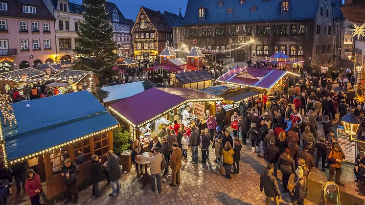 Quedlinburgs markedsplads rammer julemarkedet ind
