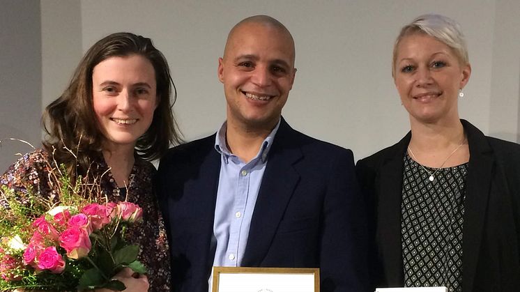 Från prisutdelningen: Elin Rolander (trädgårdsmästare och pedagog), Nicholas Murigu (projektledare), Jennie Krafft (projektägare/distriktschef Studiefrämjandet). Fotocopy – Arvsfonden.