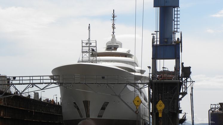 Hi-res image - Coppercoat - Coppercoat-Superyacht being applied to mega-yacht "Maryah"