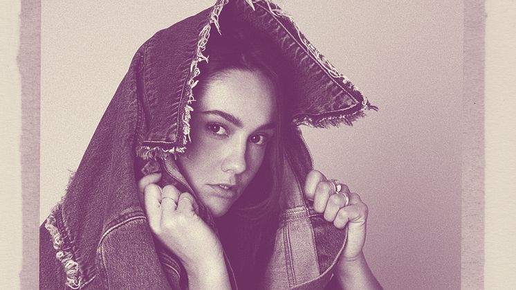 Esther Vallee släpper “Higher” som uppladdning för EP release 1 juni