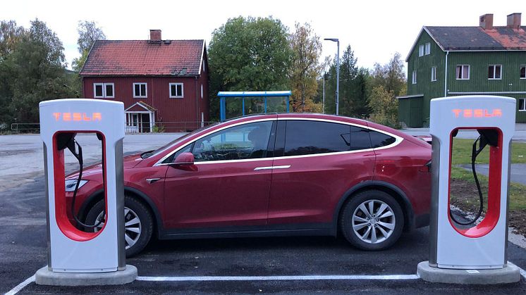 I september 2021 invigde Tesla en laddstation i Dorotea