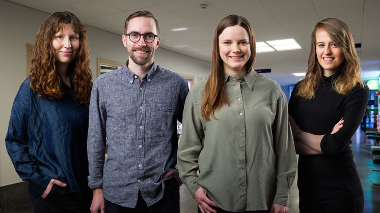 Mikaela Pallin, Daniel Lindmark, Hanna Isberg och Jennie Davidsson har tagit fram och håller i de digitala föräldrautbildningarna. Foto: Klas Sjöberg