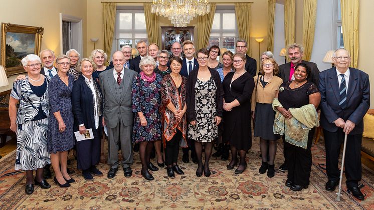 Alla 23 nominerade vardagshjältar från 14 kommuner i länet samlade i Gula salongen tillsammans med landshövding Anders Danielsson och länsöverdirektör Lisbeth Schultze. Foto: Misak Nalbandian