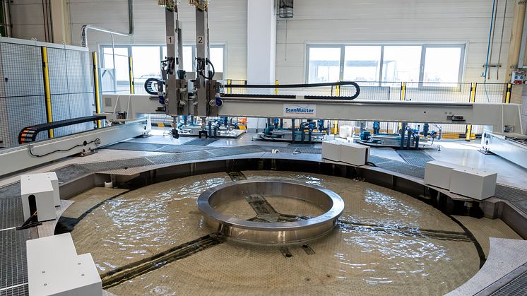 Bearings that are produced in accordance with the Wind Power Standard undergo a full ultrasonic and grinding burn test in order that material defects can be identified or ruled out prior to delivery. Photo: Schaeffler (Bucataru Razvan Andrei)