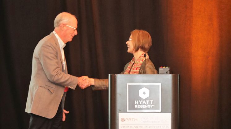 Sweden's ambassador in Mexico Annika Thunborg and Dr. Richard Walker, Director of the Enteric Vaccine Initiative at PATH and in charge of the VASE Conference 2018, after her closing remarks during VASE 2018. 