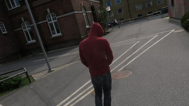 "Grävlingen” bygger fritt på Gro Dahle och Kaia Dahle Nyhus bok ”Grävlingdagar", och samtal med både elever som går och inte går i skolan i Malmö. Foto: Unga Malmö Stadsteater