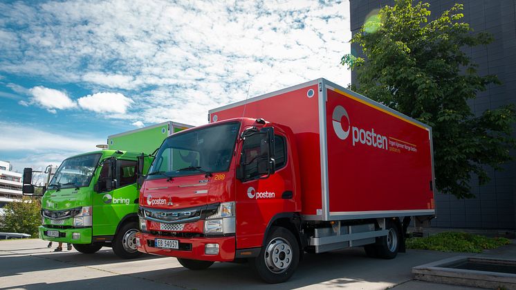 Posten og Bring har fått to elektriske lastebiler av merket Fuso eCanter fra Daimler.