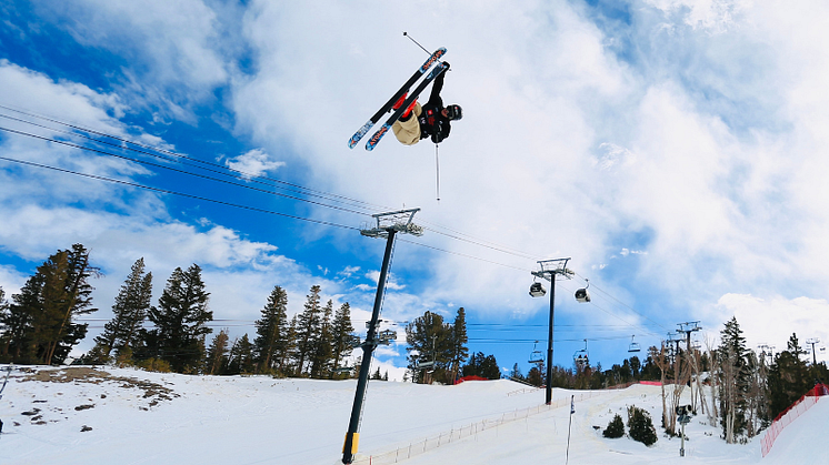 Oliwer Magnusson på världscupen i Mammoth Mountain, USA. Foto: FIS. 