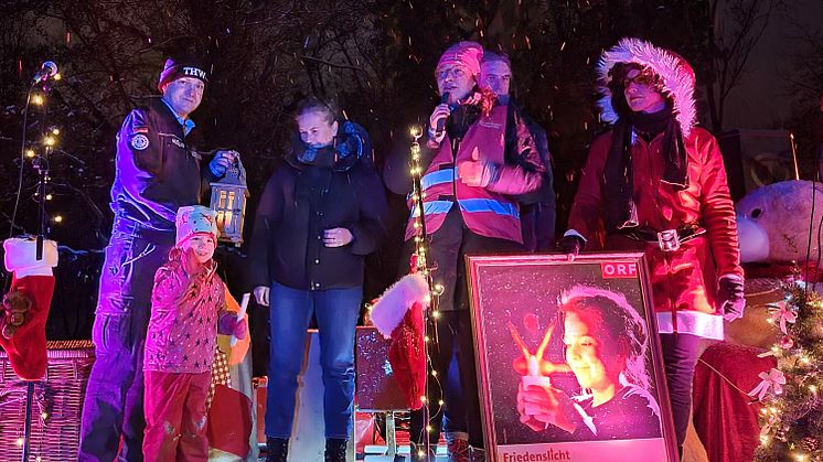 Besuch vom Weihnachtsbrummi & Ankunft des ORF-Friedenslichtes