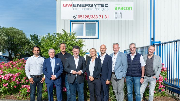 Bundesarbeitsminister Hubertus Heil und Avacon-Personalvorständin Marit Müller (Mitte) besuchen GW EnergyTec in Hohenhameln 