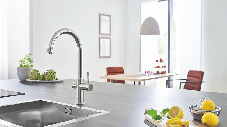 GROHE Blue® Home -hana on muotoilultaan tyylikäs ja se käynnistyy kevyestä kosketuksesta ja sulkeutuu itsestään, jolloin hana ei unohdu vahingossa päälle ja näin säästyy vettä sekä energiaa.