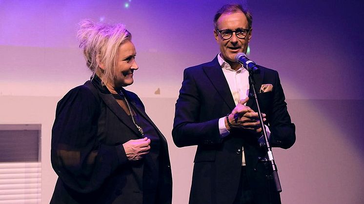 Nina Aasland kunne torsdag overlate styreledervervet i Norsk Utleieforening til Fredrik Brandal. (Foto Byggeindustrien)