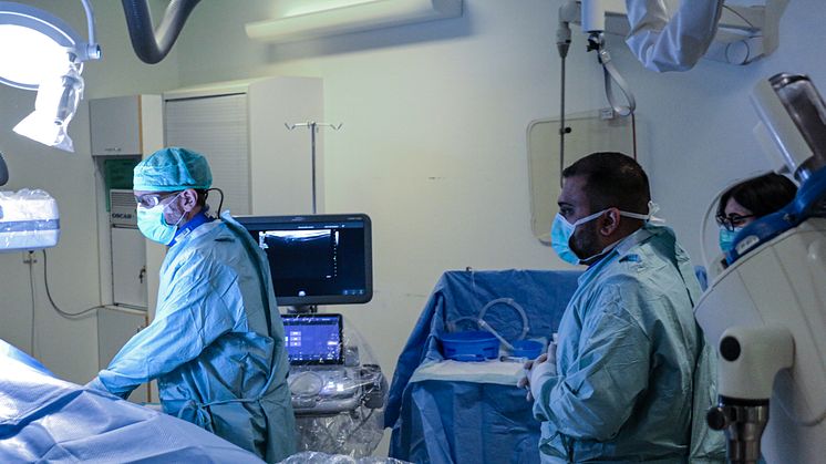 Med ny kirurgisk teknik kan så kallade dialysfistlar anläggas utan öppen kirurgi. Fördelarna för patienterna är snabbare återhämtning, kortare vårdförlopp och betydligt mindre ärrvävnad.