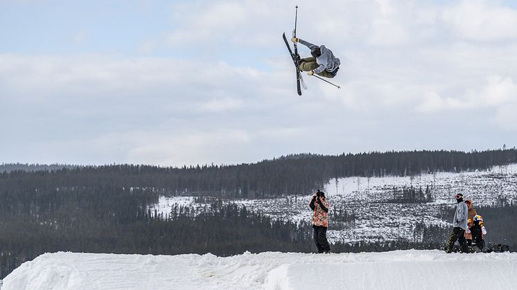 Freeskiåkaren Oliwer Magnusson. Foto: Alex T Roberts. 