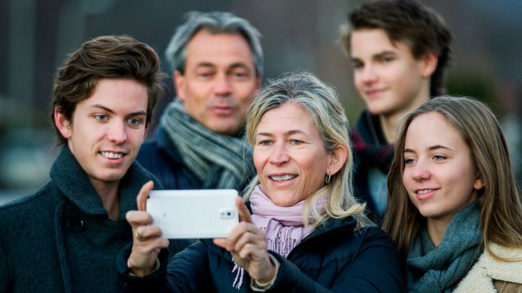 – Telenor registrerer at én av fire godt voksne mobilkunder bruker Min Sky, mens bare fire prosent av ungdommene sikrer bildene sine i Min Sky. En annen trend er at kvinner er langt bedre på å lagre filer enn menn.