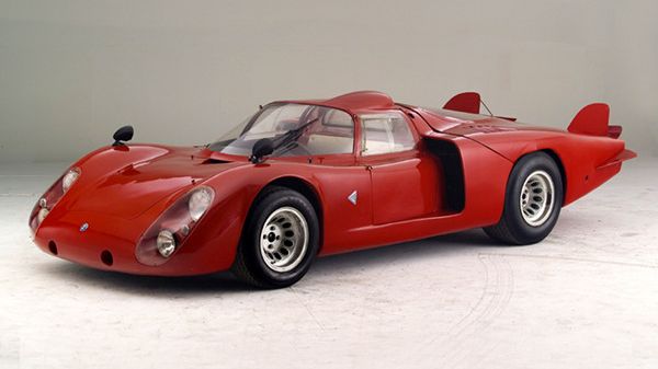 Legende und Technik zum Greifen nahe: Alfa Romeo Tipo 33.2, Baujahr 1968 im Wert von 1 Million Euro Teil des Messestandes der Mannheimer Versicherung AG