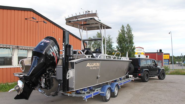 ALUKIN Pro fishing 750 på väg mot fiskeäventyr