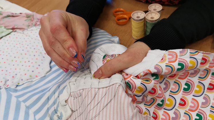 Mothers working on the quilts at the community workshops hosted by the researchers.