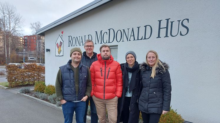 Canon medarbetare hos Ronald McDonald Hus i Göteborg
