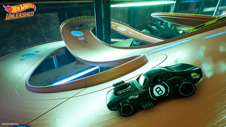 Renn-Gamer können endlich auf den kultigen orangen Hot-Wheels-Rennstrecken driften, boosten, springen – und...crashen!