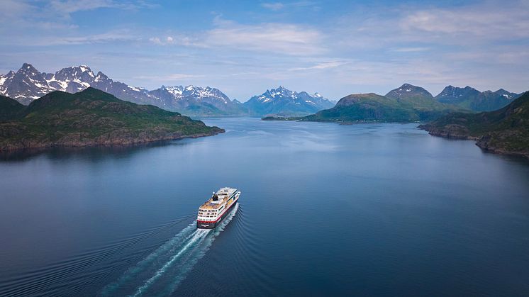 Hurtigruten's MS Trollfjord in Lofoten, Norway. Photo: Espen Mills.