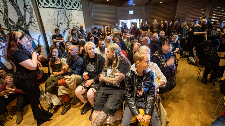 Under Midgardsblot 2022 kan festivalgjestene lære om vikinghistorie og vikingkultur gjennom seminarprogrammet Mimir Talks. Foto: Per Ole Hagen
