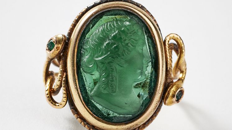Skuren kamé i smaragd, 1800-tal