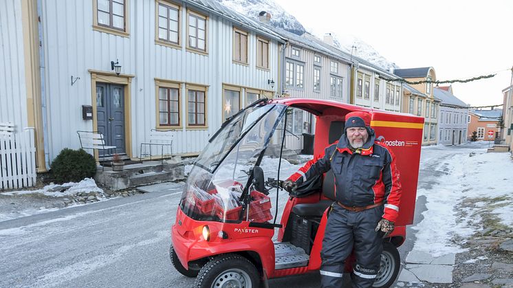 - Jeg snakker med trivelige folk hele dagen. Paxsteren går på strøm og overdøver ikke praten, sier postbud Birger Sjøvoll.