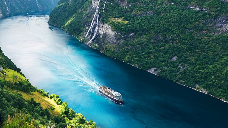 Bli med på en historisk seilas i Geirangerfjorden