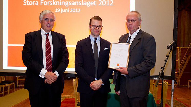 H.K.H. Prins Daniel delade ut Hjärt-Lungfondens Stora forskningsanslag 2012 till professor från Karolinska Institutet
