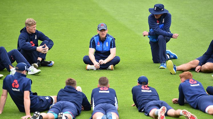 England's captain Eoin Morgan (top row C) holds a team talk with his teammates.