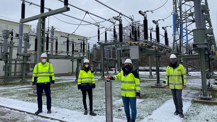 Offizielle Wiederinbetriebnahme Umspannwerk Braunschweig-West (v. l.) :Björn Schwarz (Projektleiter BS Netz), Tanja Springer (Sekundartechnik BS Netz),  Andrea Wöste (Projektleiterin Avacon Netz), Christian Klein (Anlagenbetreuer Avacon Netz) Net)