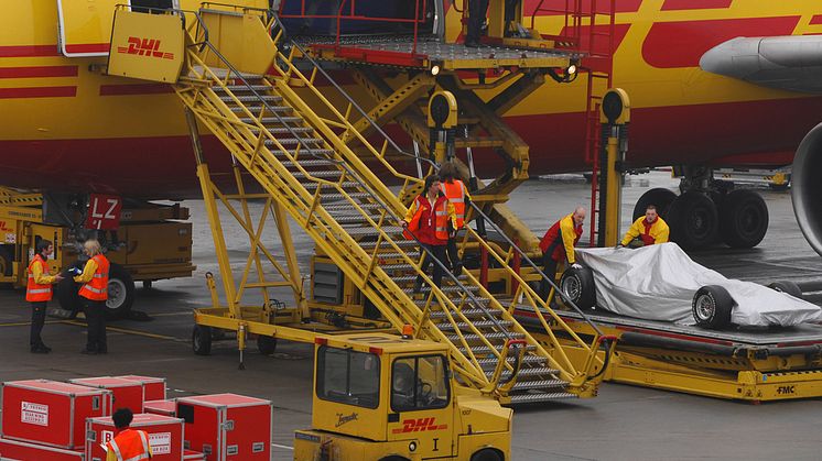 Formula 1® racer lastes på DHL fly