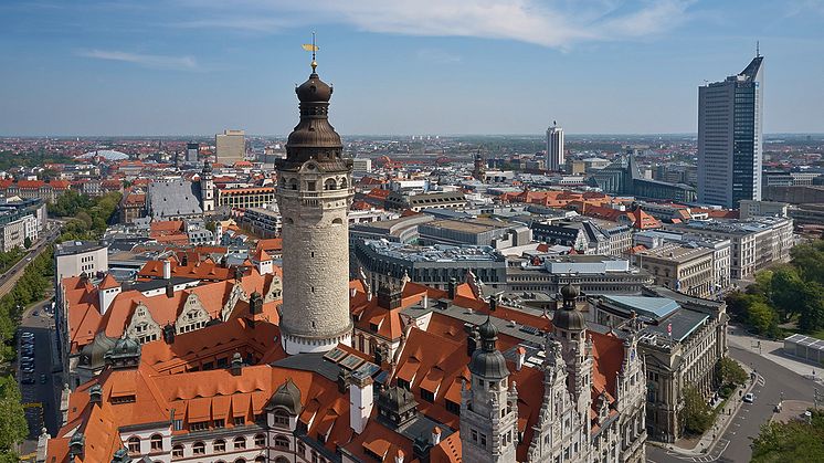 Das Titelbild des Kalenders 2020 zeigt einen Blick über die Stadt - Foto: Bertram Kober/Punctum und Hubifotos Tunna