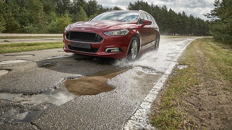 Ford záměrně ničí auta na šílených silnicích v Lommelu!