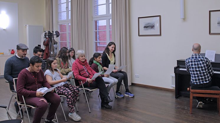 Gesangsworkshop im Hofsaal.